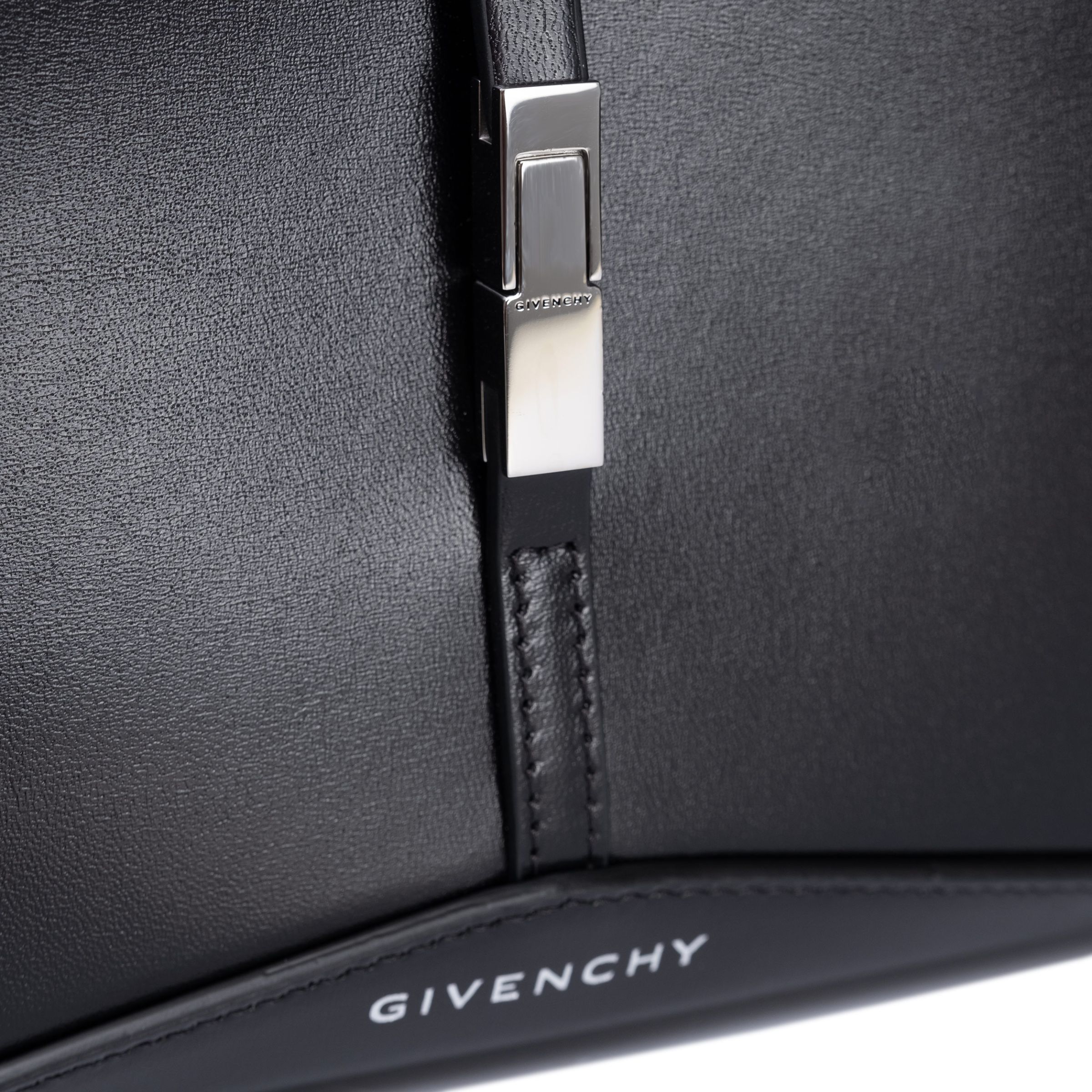Сумка Givenchy Cut Out черная