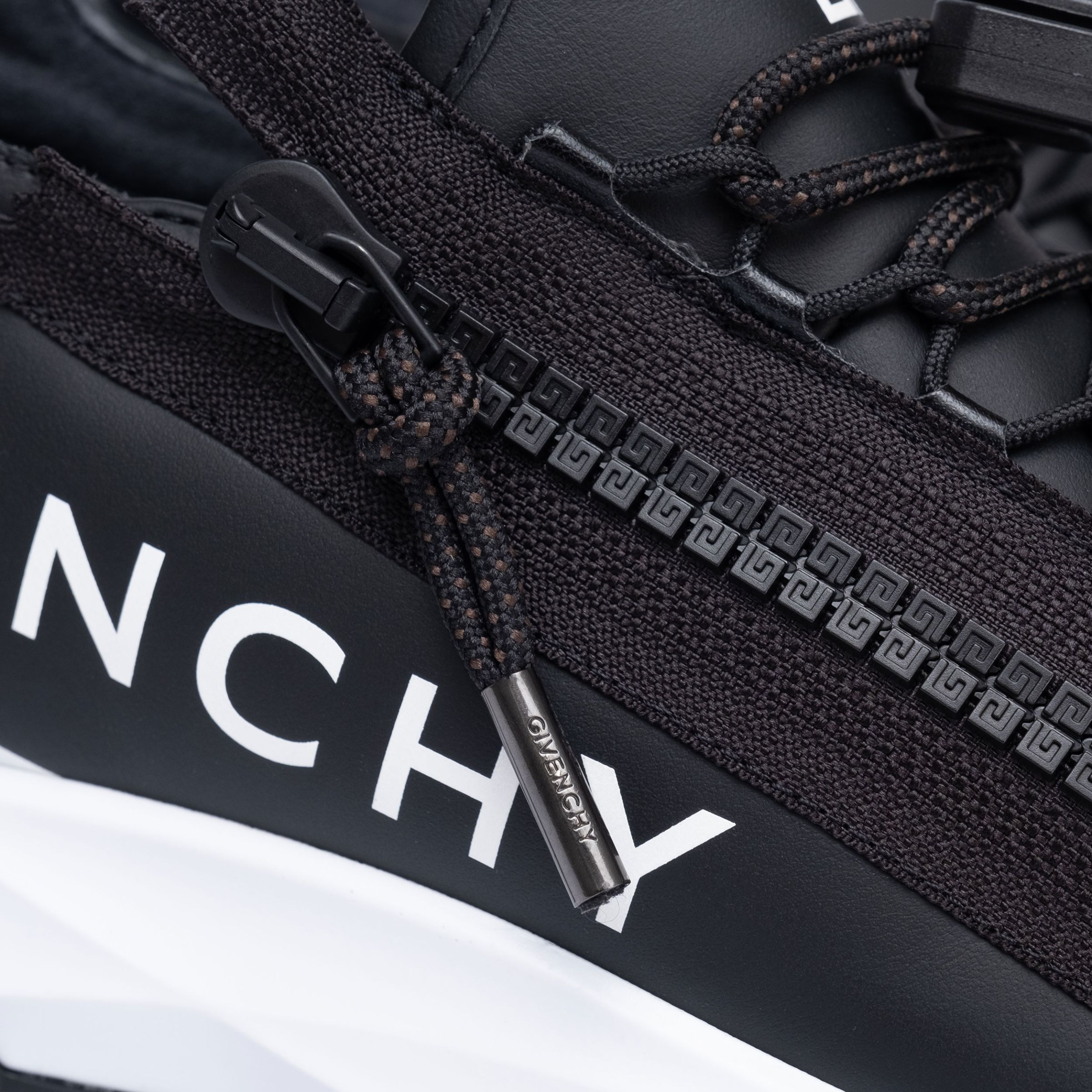 Кроссовки Givenchy Spectre  черно-белые