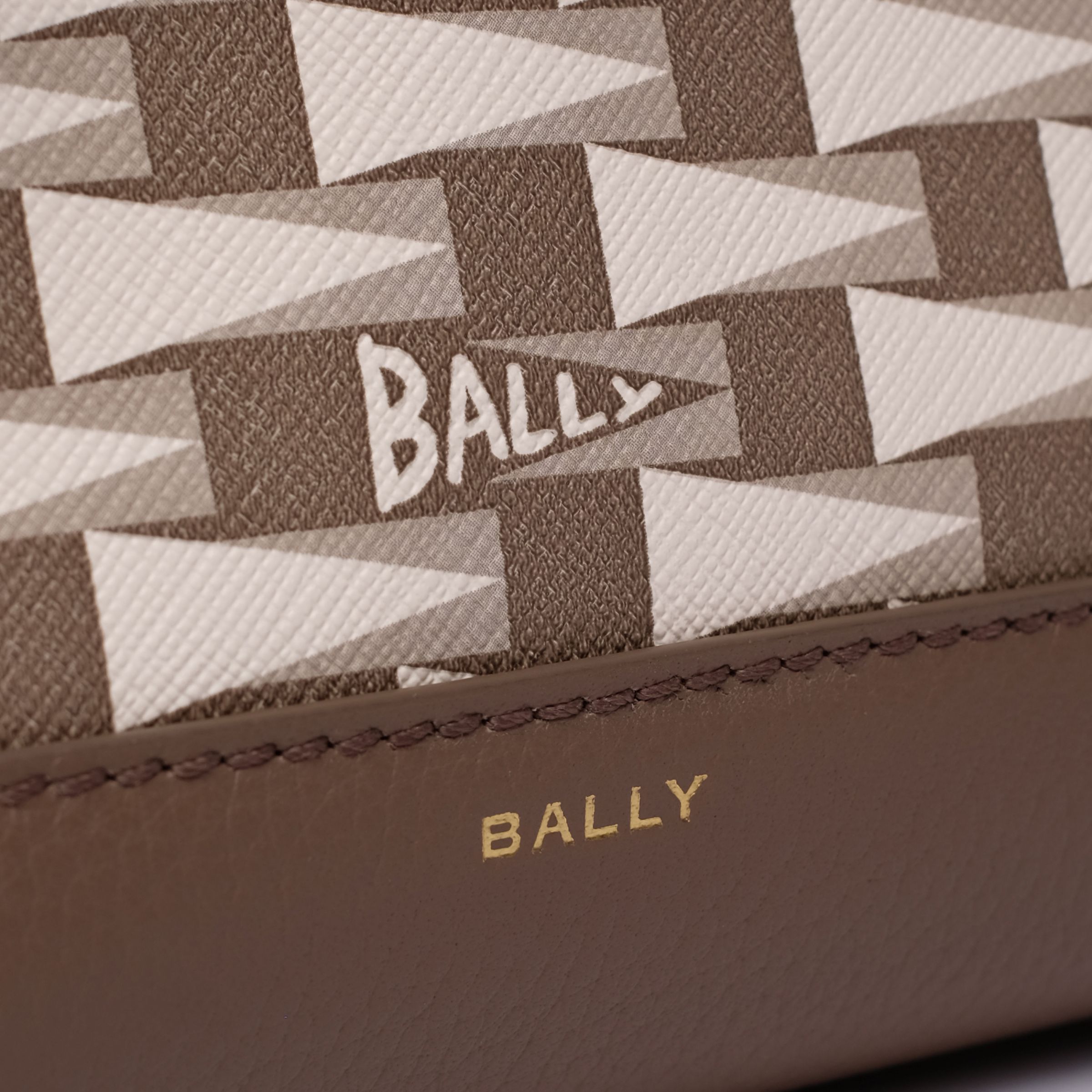 Сумка Bally бежевая