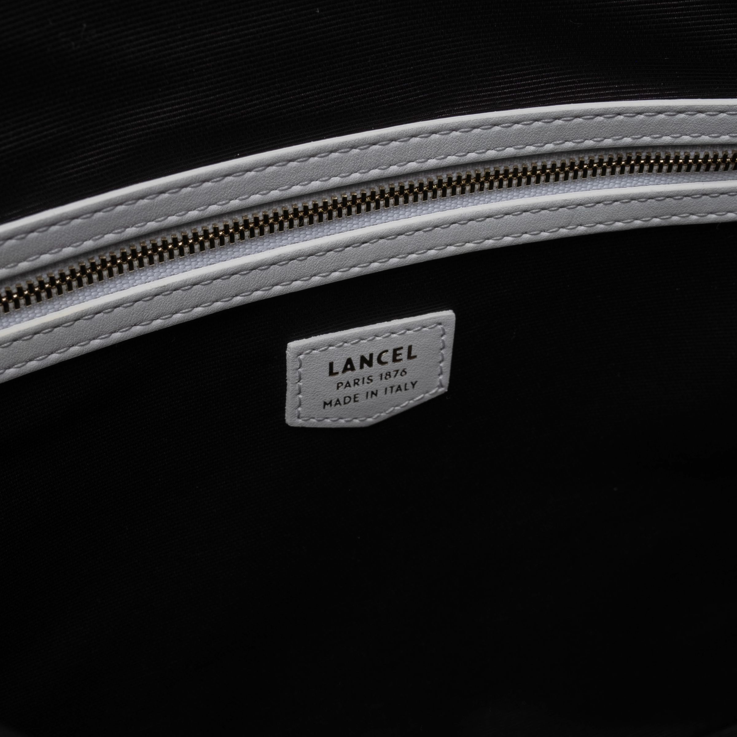 Сумка Lancel Essential біла
