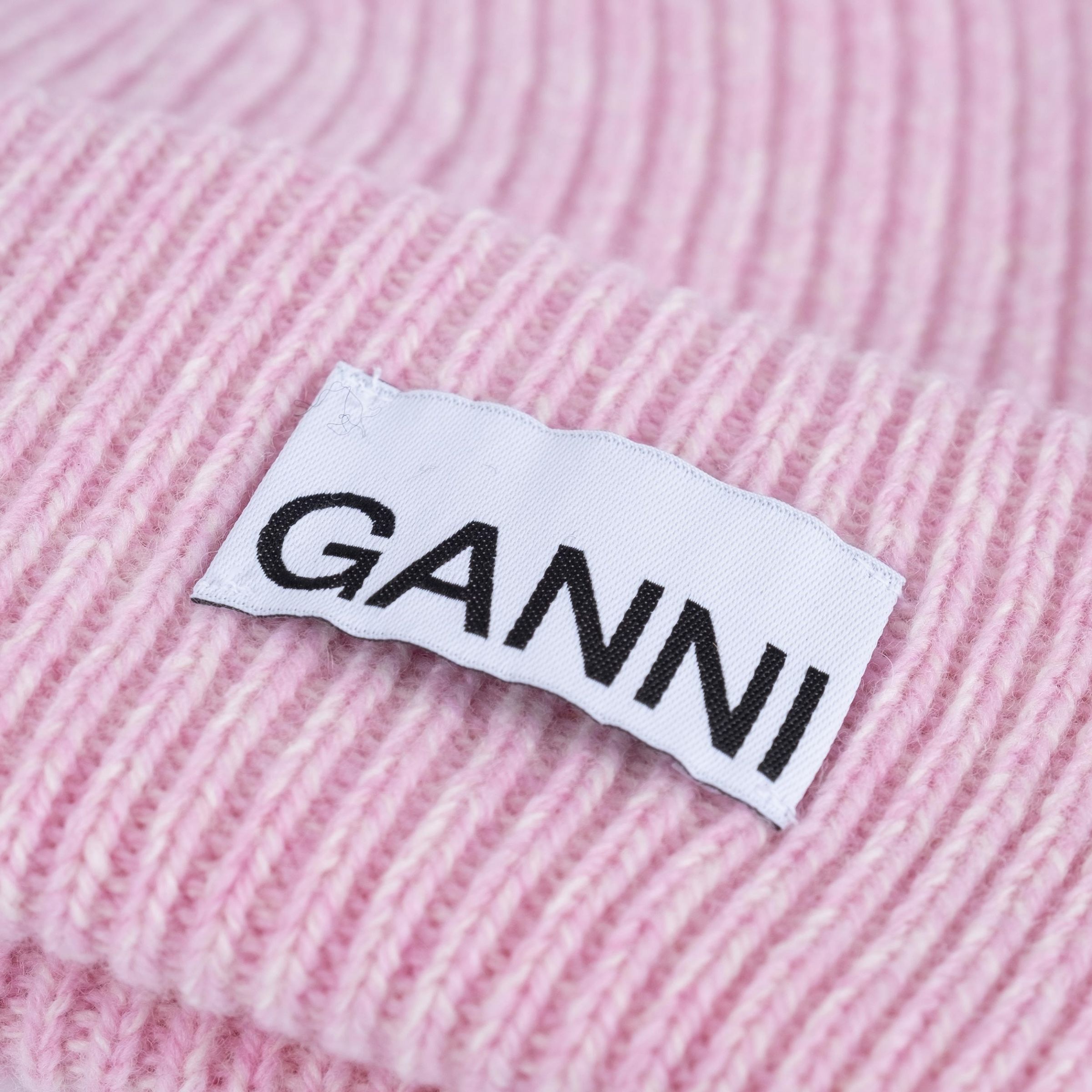Шапка Ganni розовая