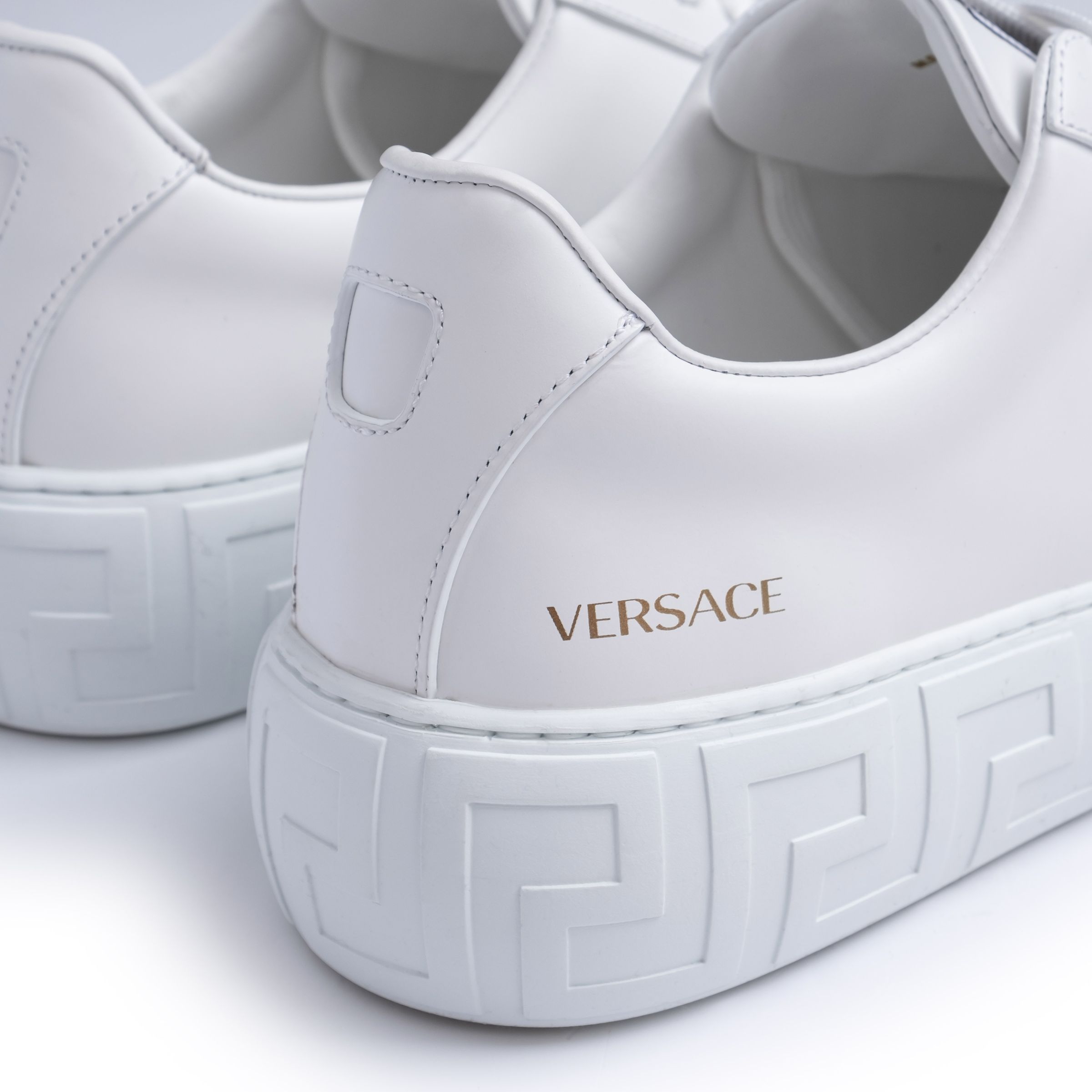 Сникеры Versace белые