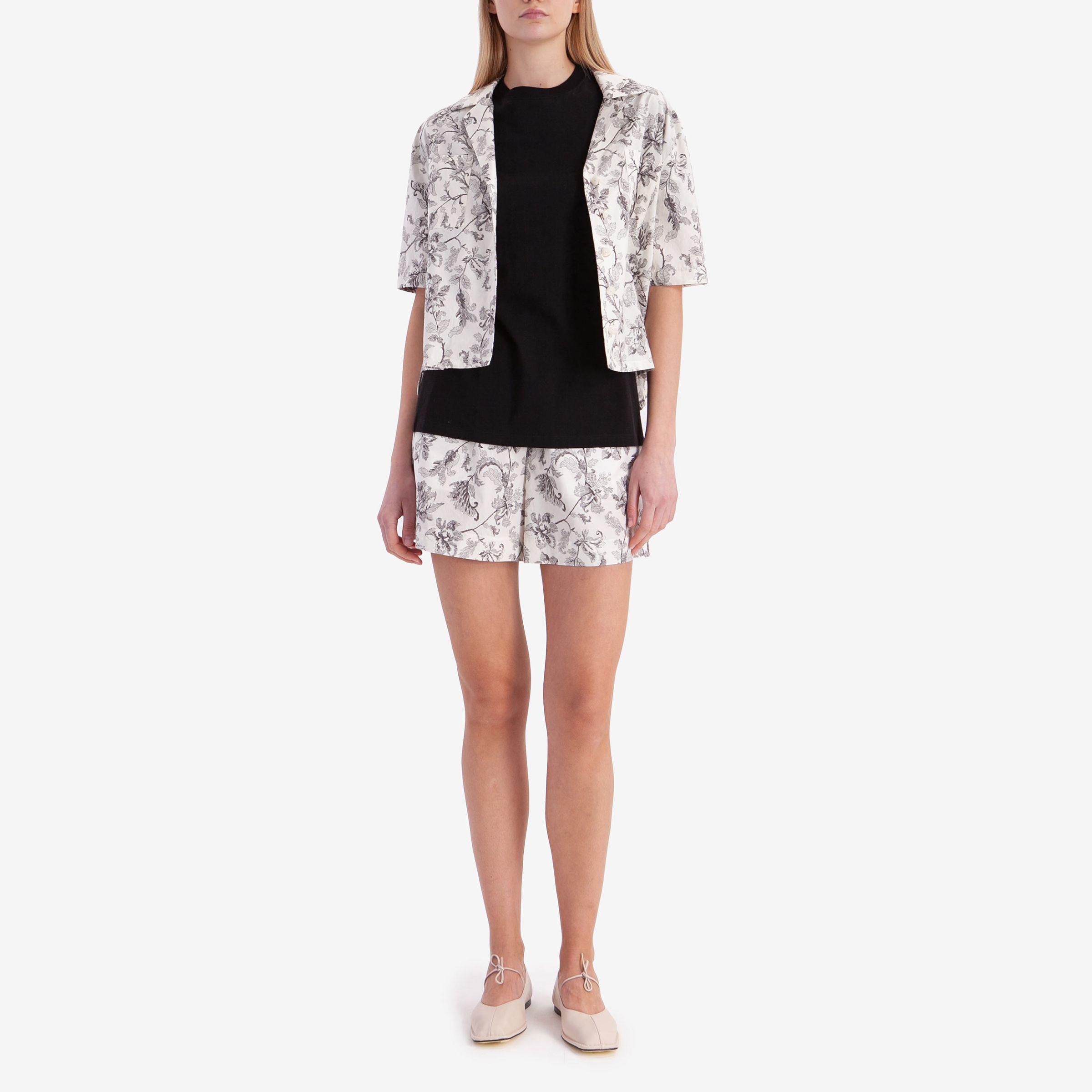 Шорты женские