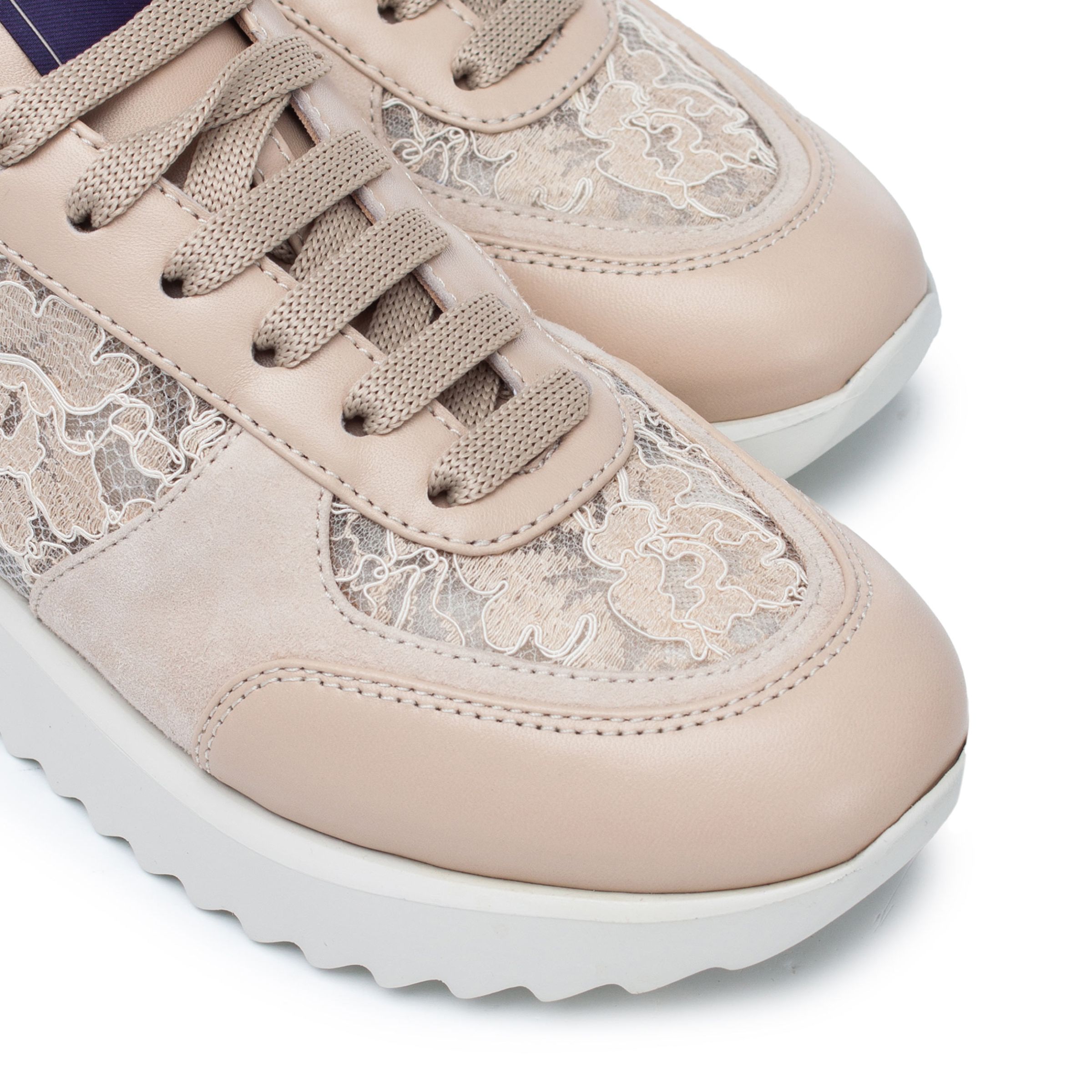 Кросівки жіночі 