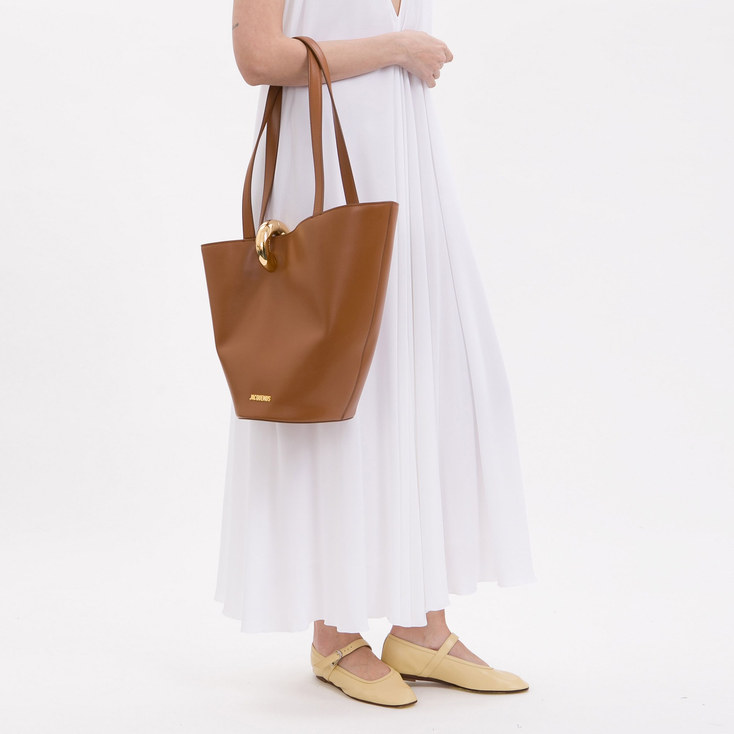Сумка Jacquemus The medium Bambola коричнева