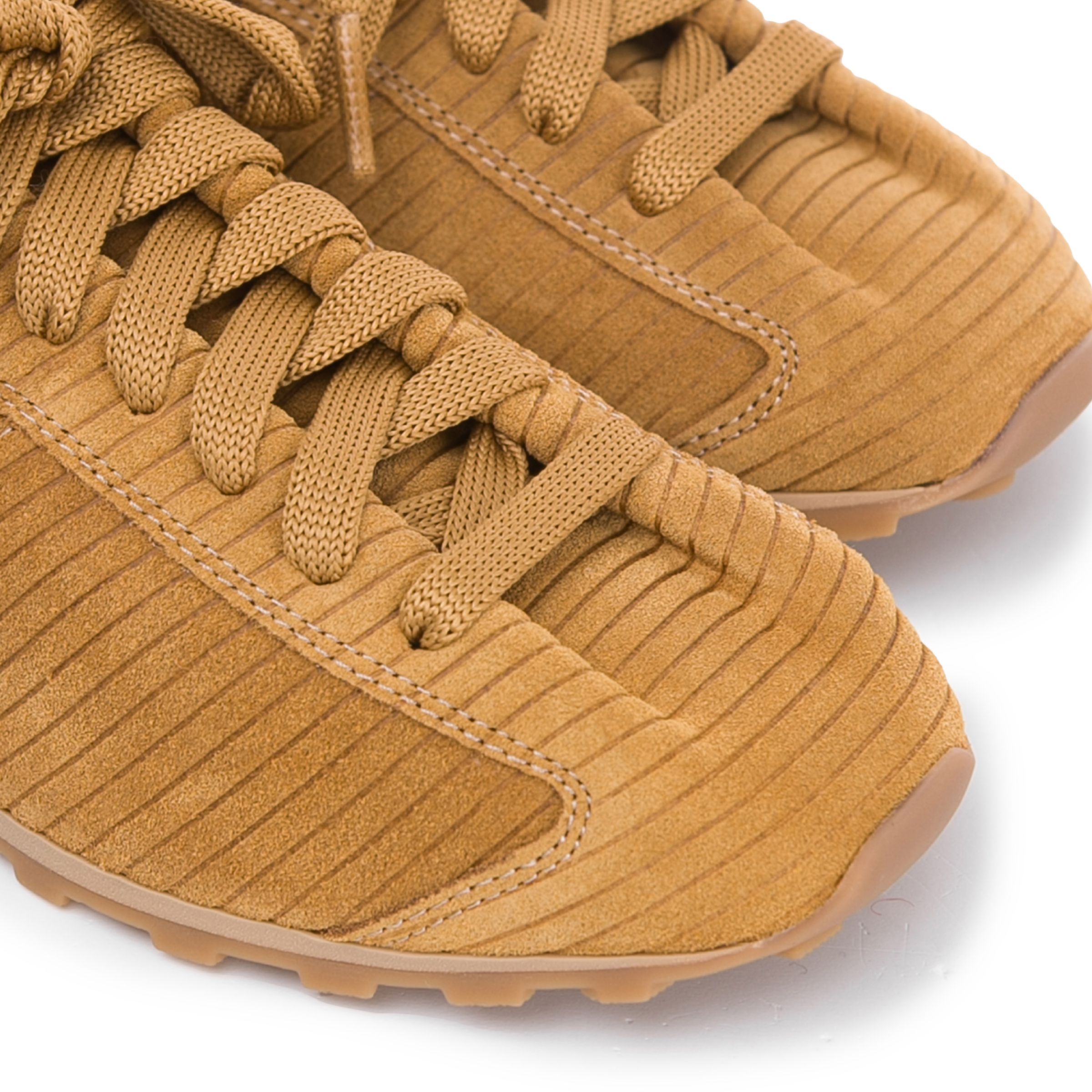 Кросівки жіночі