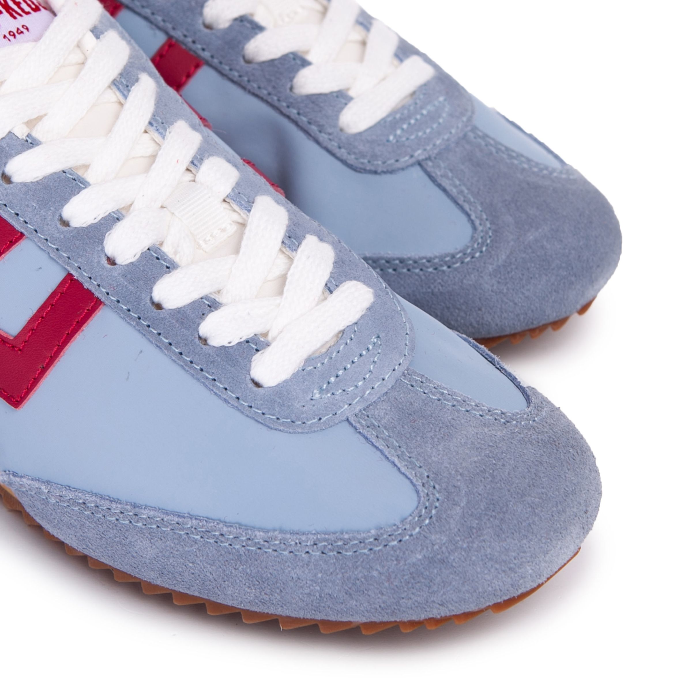 Кроссовки женские