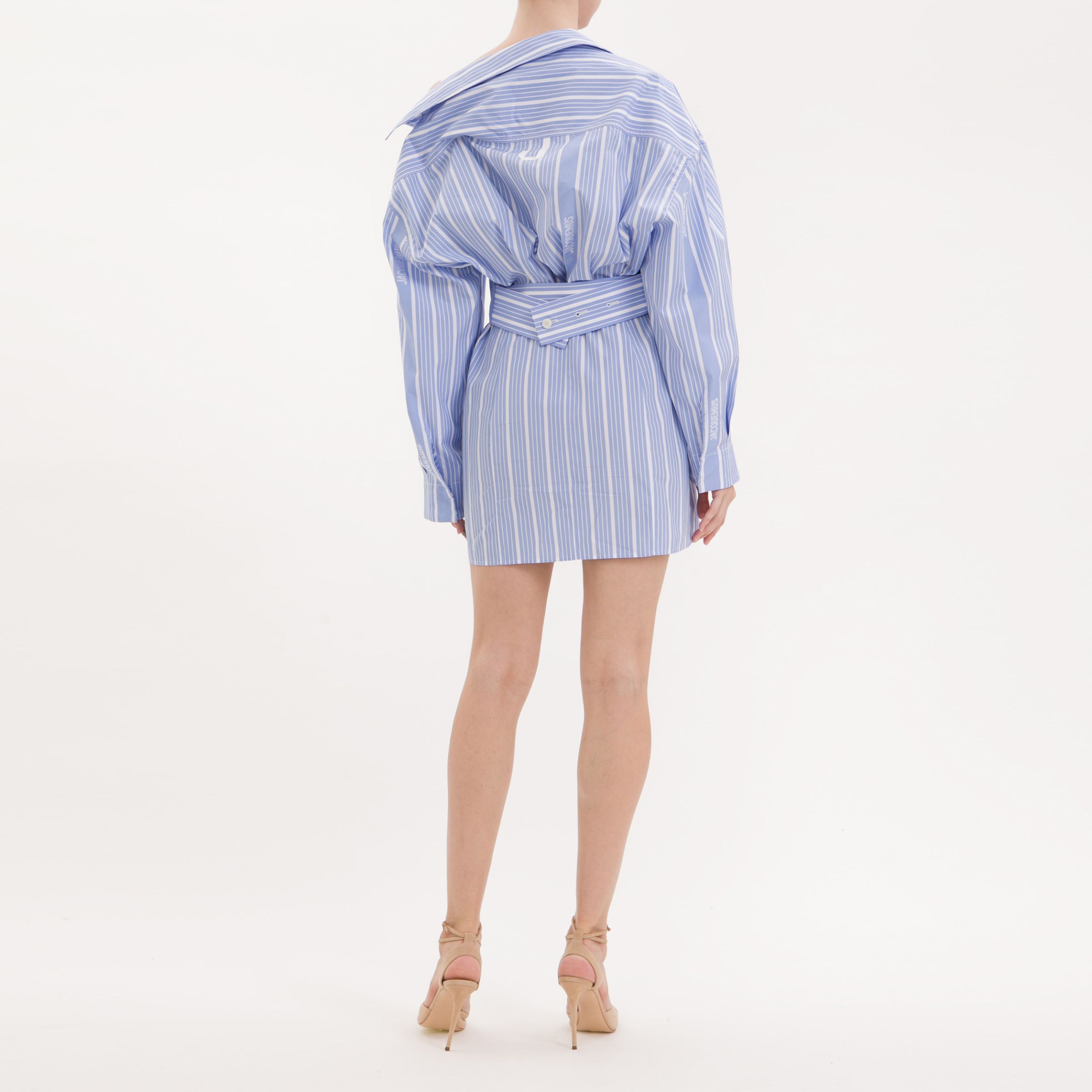 Асимметричное платье-рубашка Jacquemus голубое