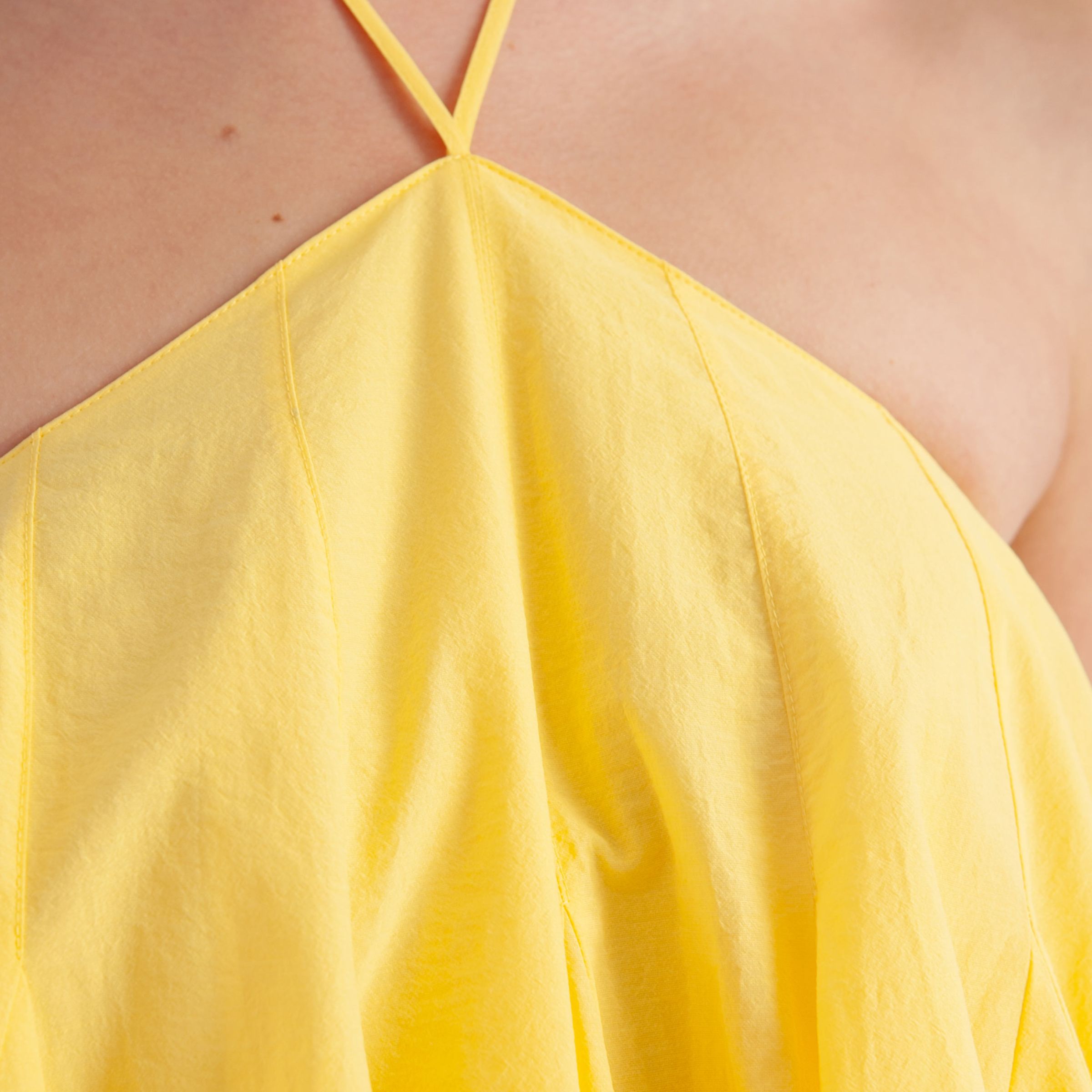 Асимметричное платье-трапеция