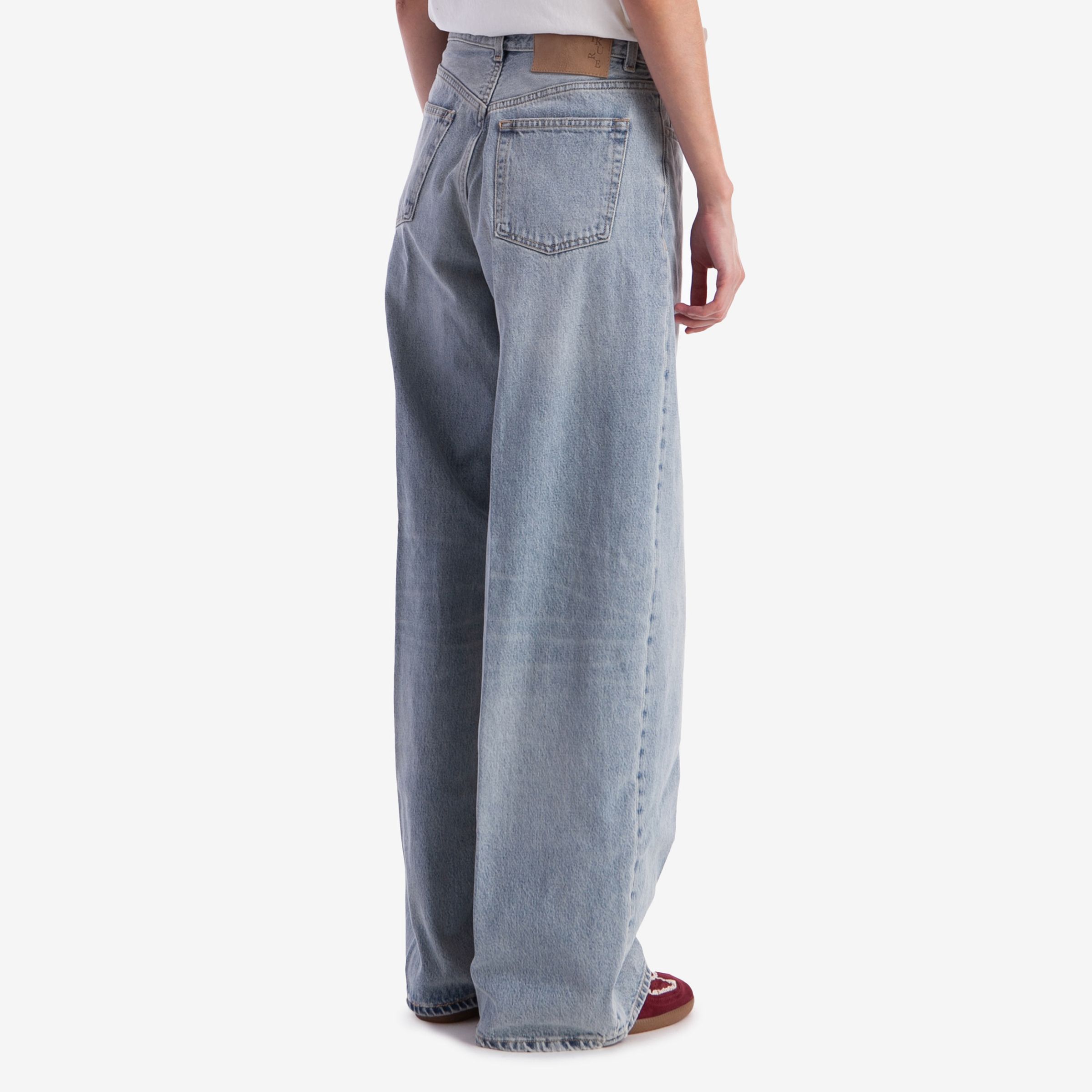 Джинсы женские 