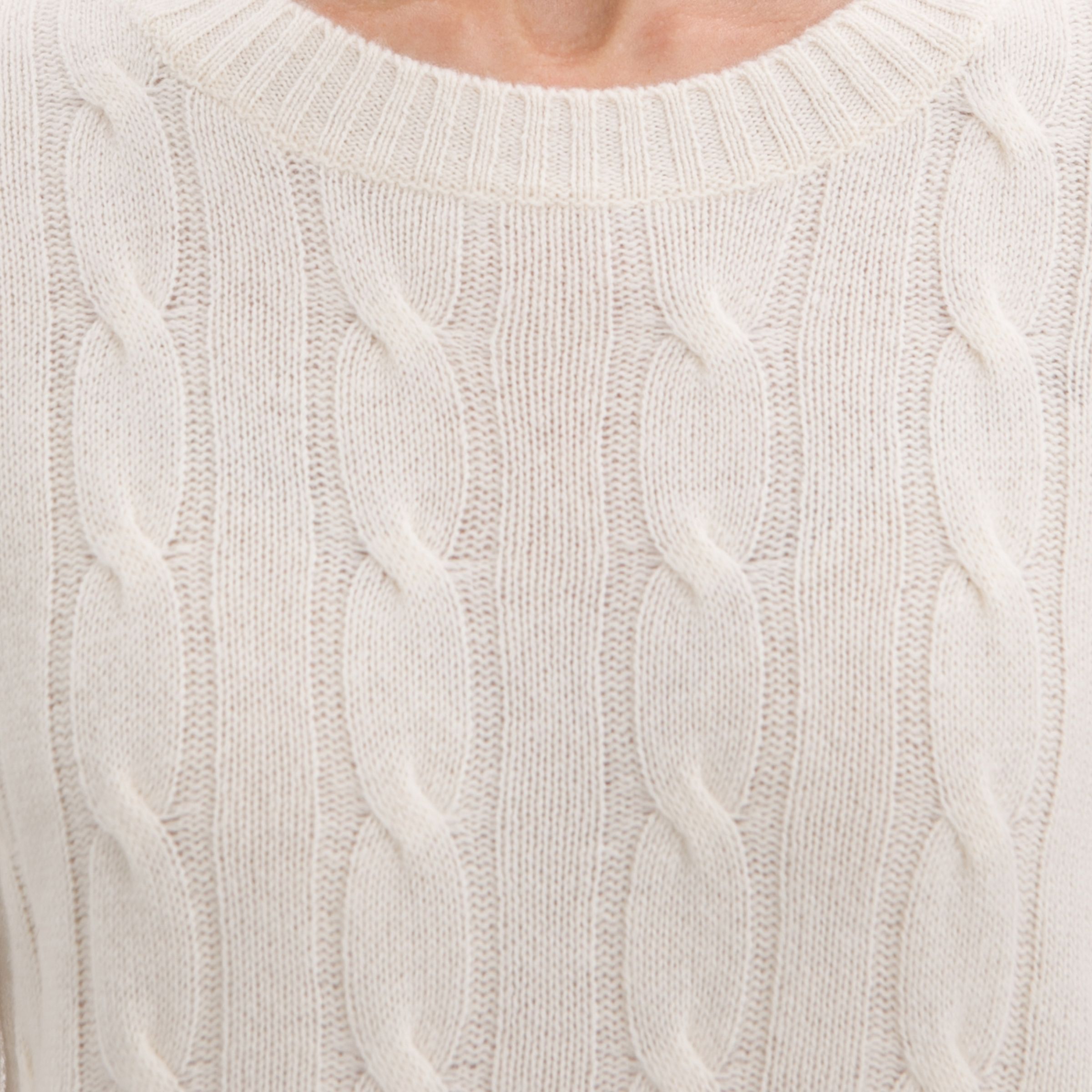 Светр жіночий 