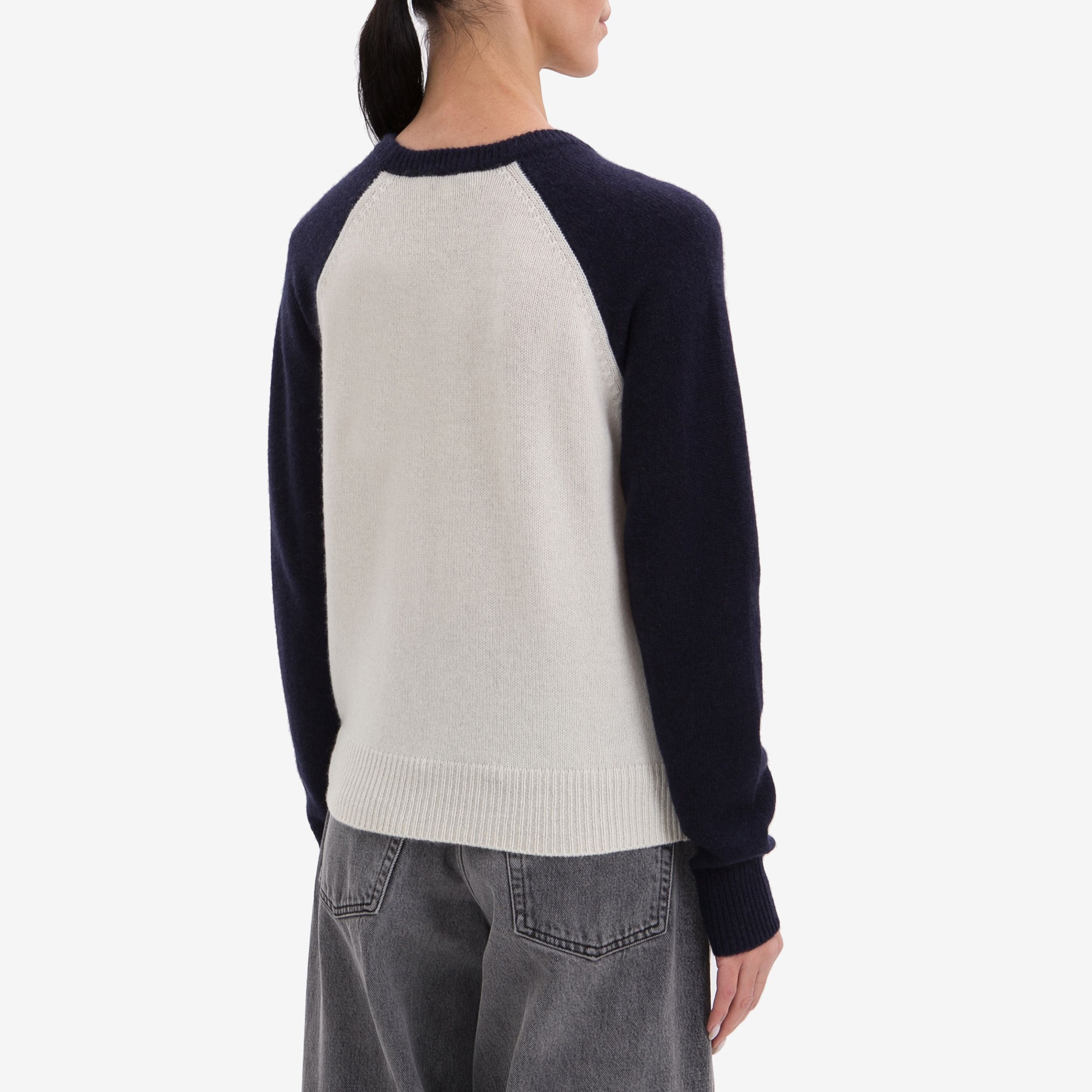 Светр жіночий