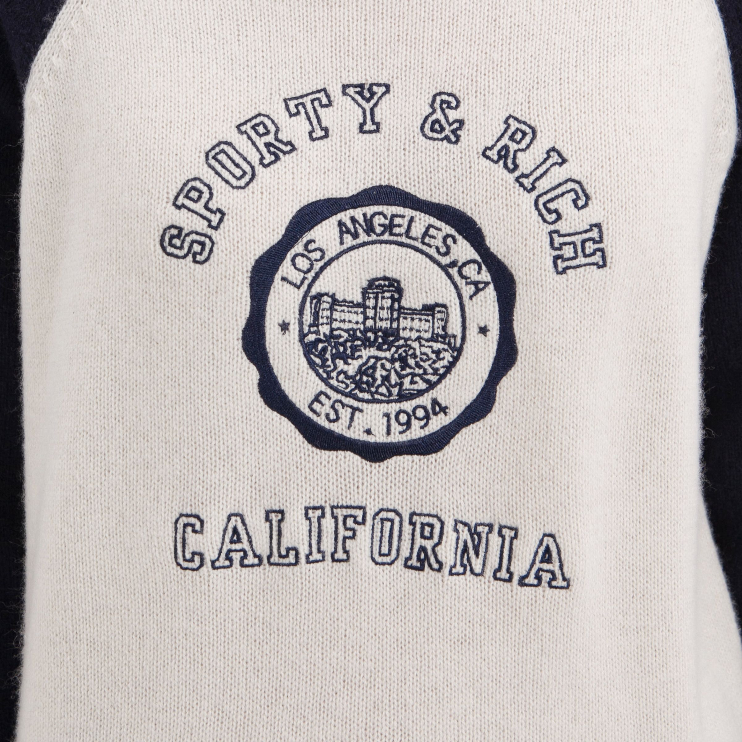 Светр жіночий